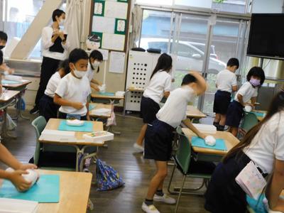 粘土体操！　丸めて　のばして　ぺったんこ